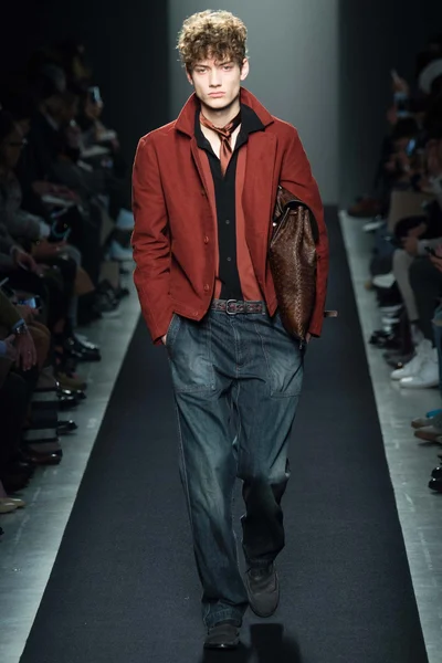 Look 12